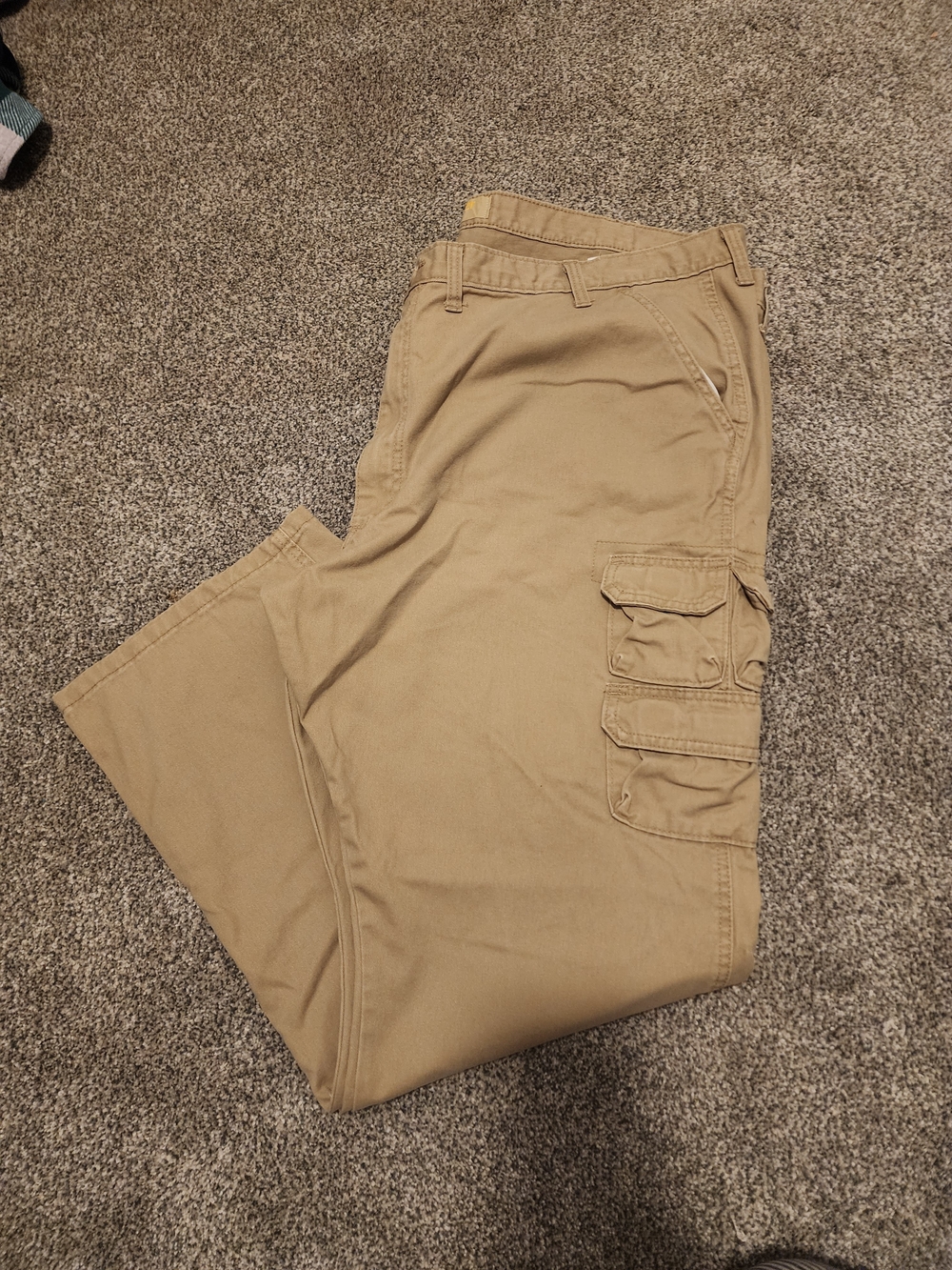 Wrangler Khaki Cargo Pants with Side Utility Pockets